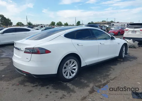 2013 Tesla Model S z USA, uszkodzony, nr VIN 5YJSA1CN7DFP07722